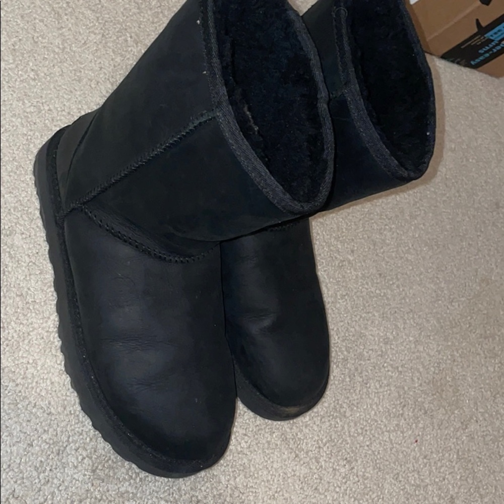 Black Uggs size 7